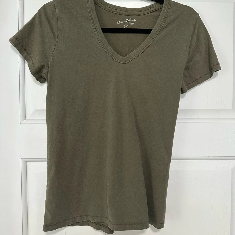 3 v-neck tops - Picture 4 of 7